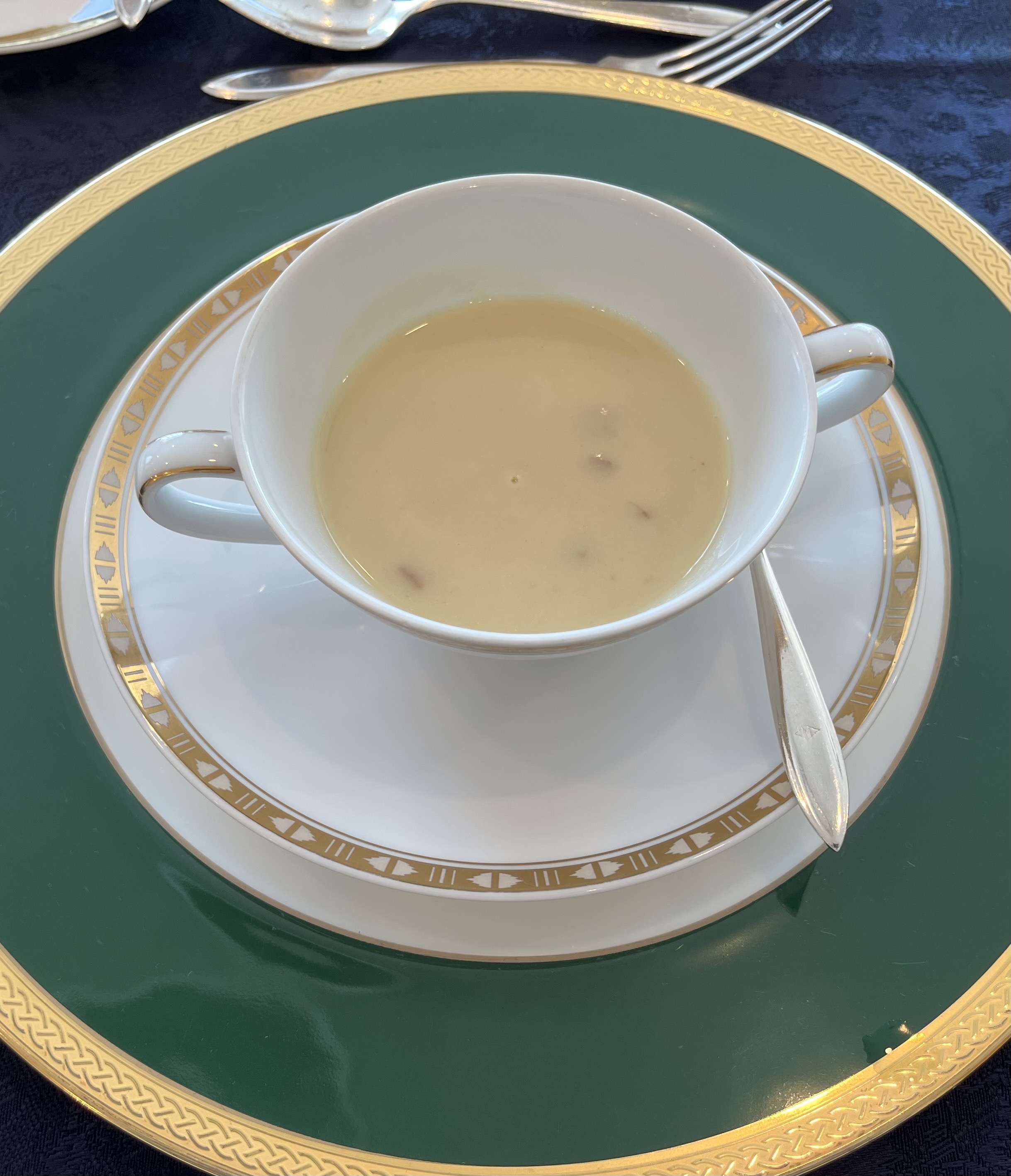 さつま芋とリンゴのクリームスープシナモンの香り
          Potage crème de patate douce et pomme à la cannelle